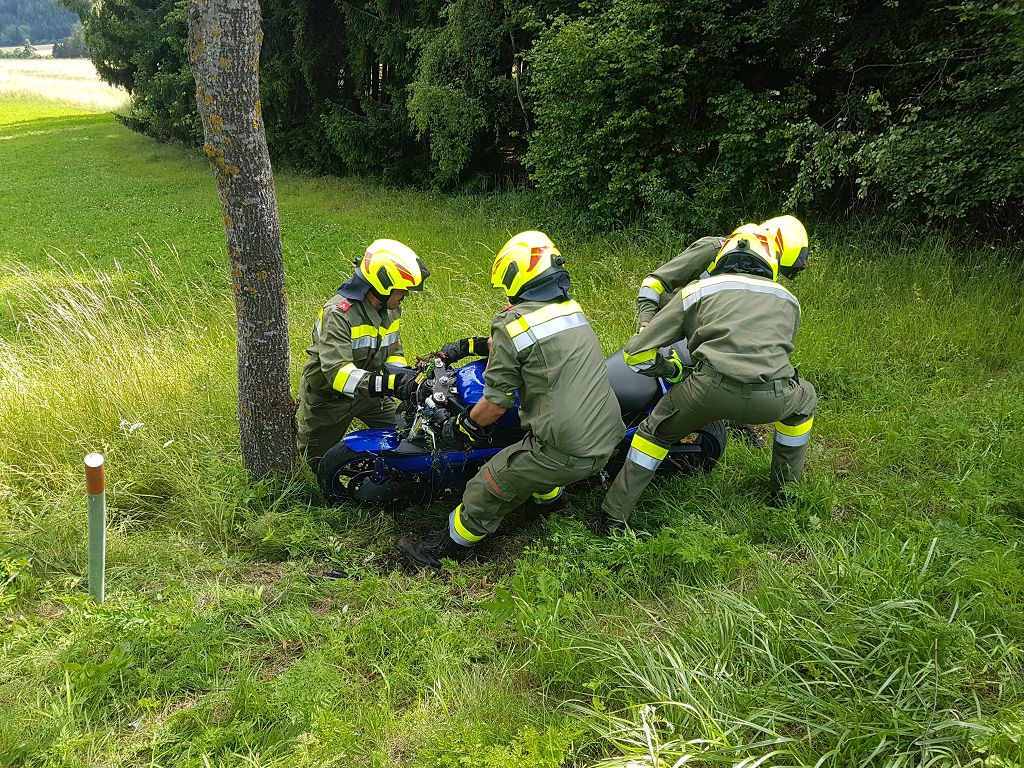 Technischer Einsatz: Motorradbergung